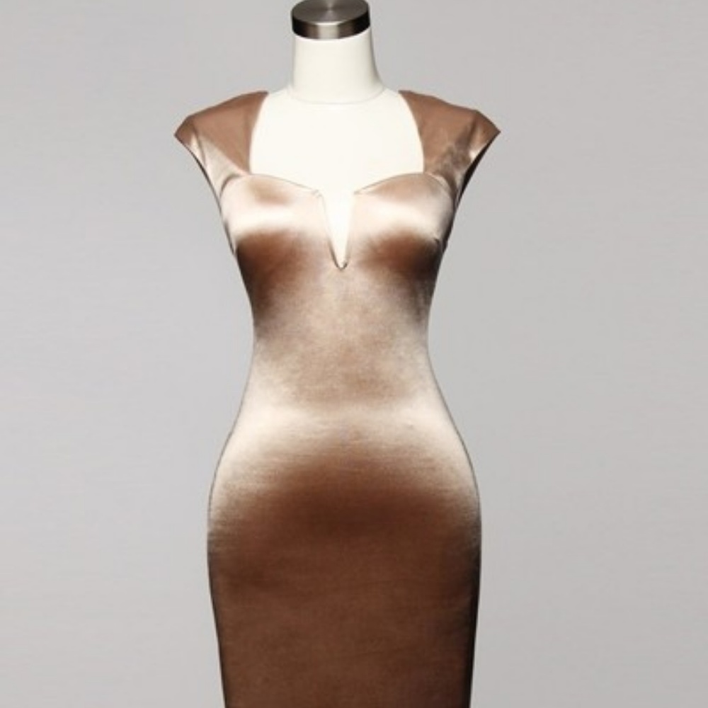 🌹Champagne Satin Body Con Open Back Midi